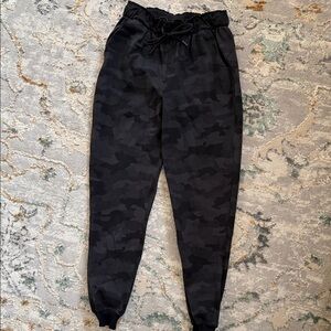 Lululemon Stretch High-Rise Jogger